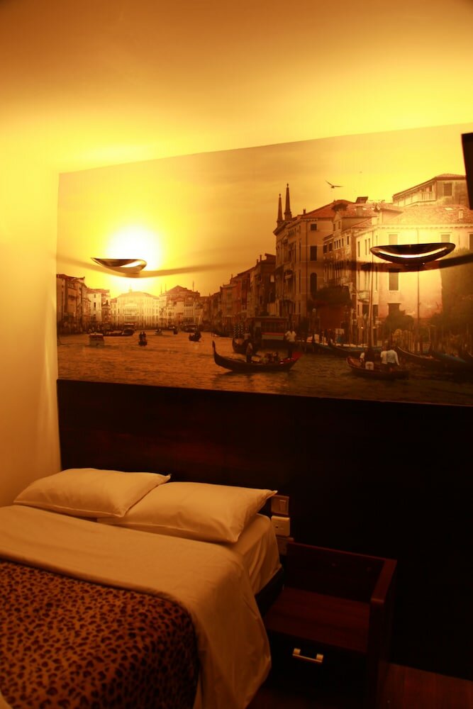 Фото Exhibition Court Hotel 4