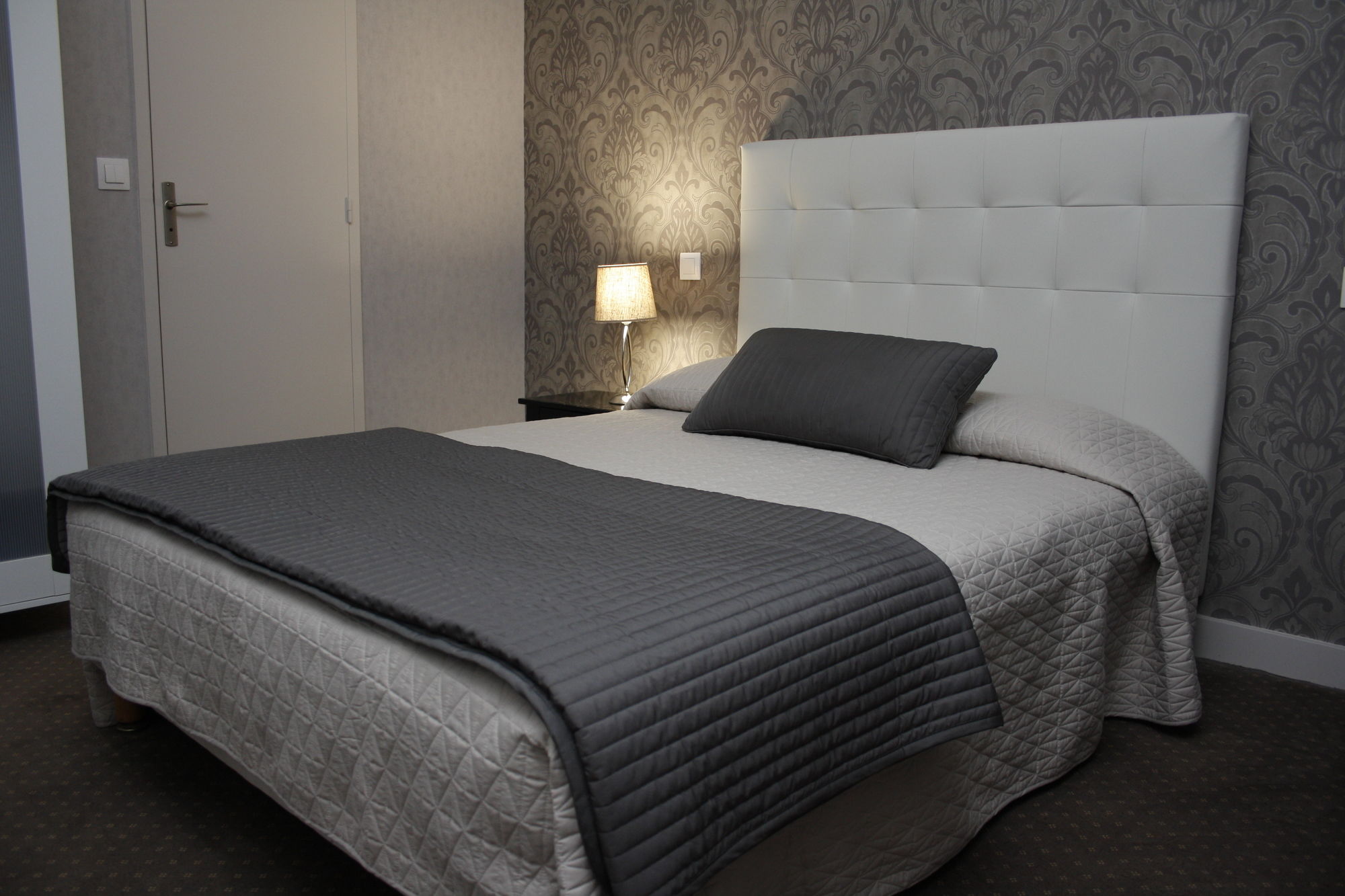 Фото Hotel Le Castel Fleuri