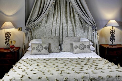 Гостиница Pennine Manor Hotel в Галифаксе