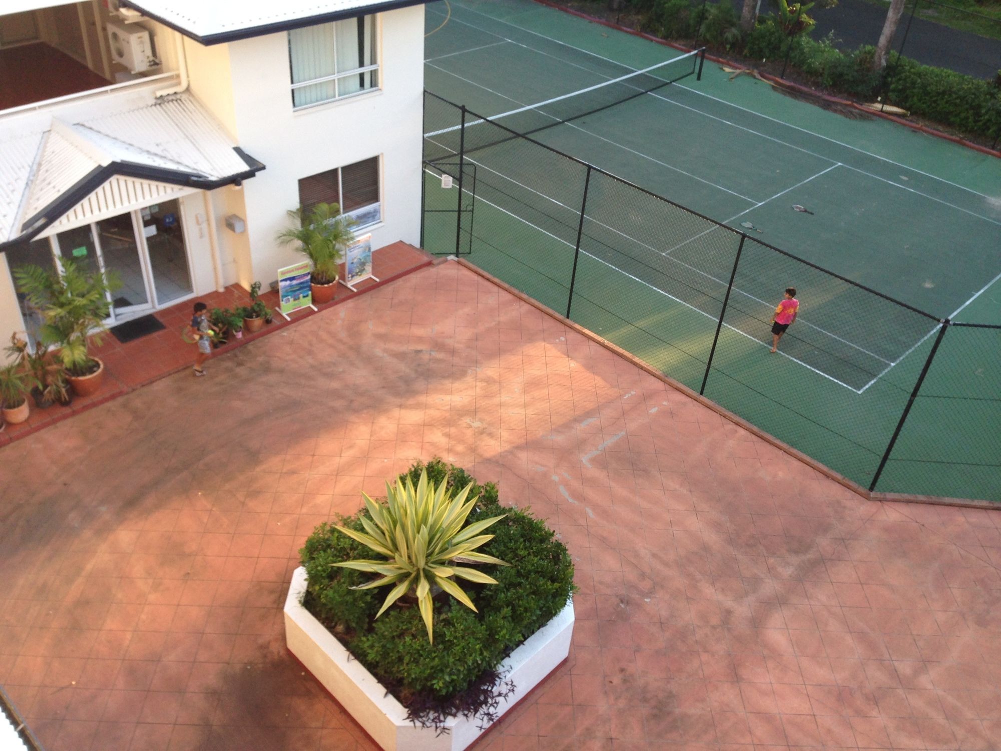 Фото Golden Sands Beachfront Apartment Resort