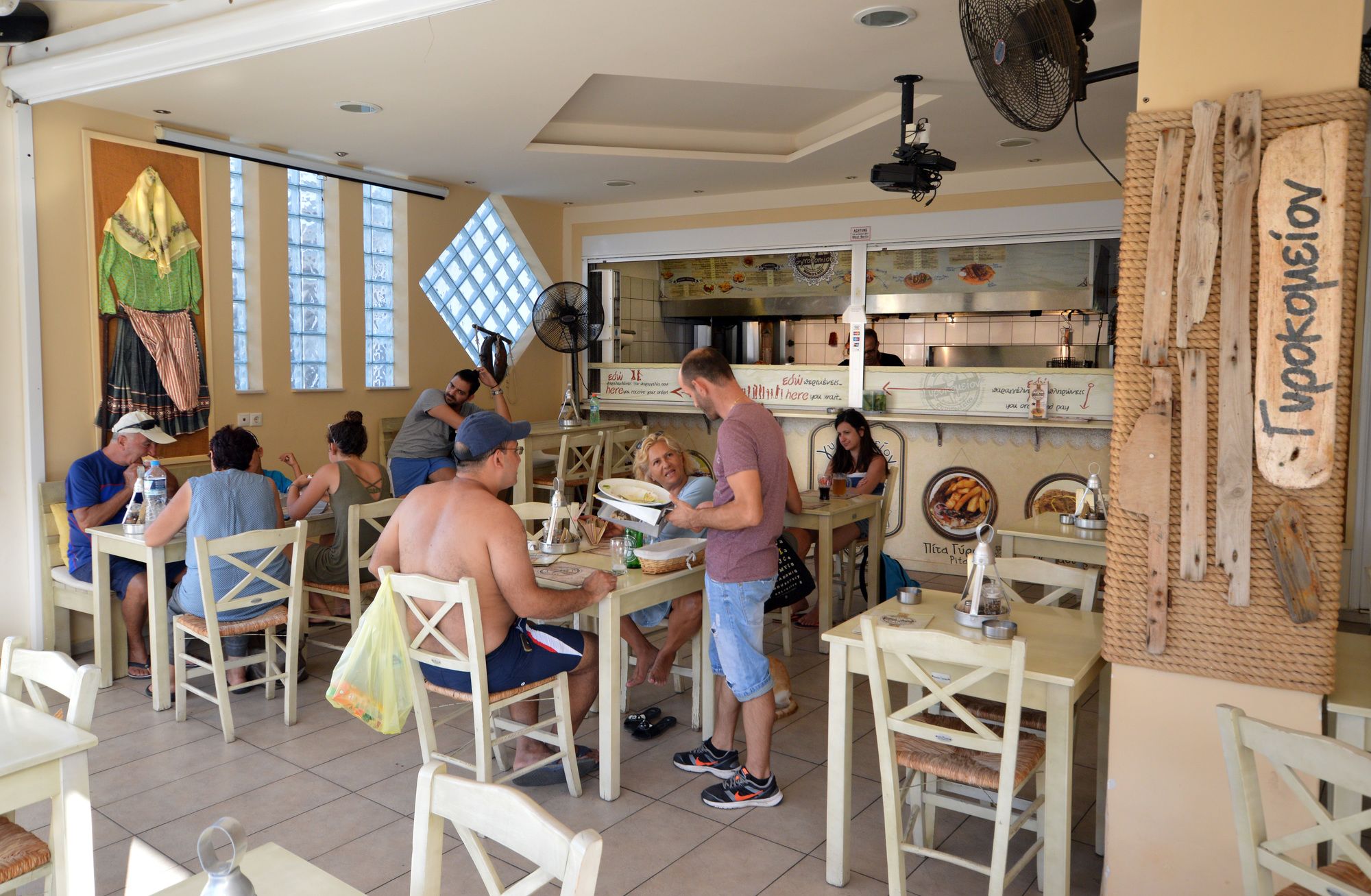 Фото Koukounari Apartments