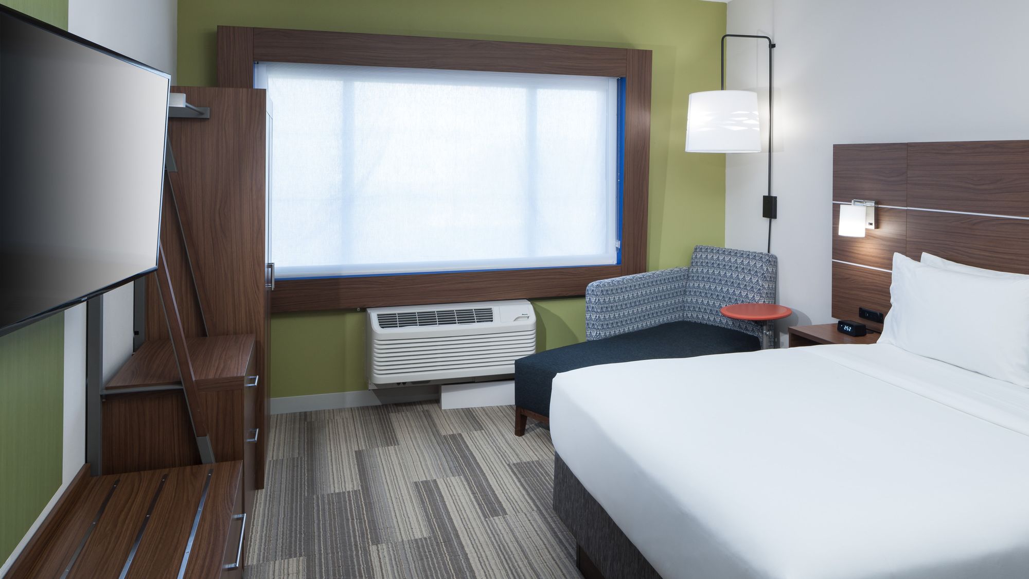 Фото Holiday Inn Express & Suites Orlando at SeaWorld, an Ihg Hotel