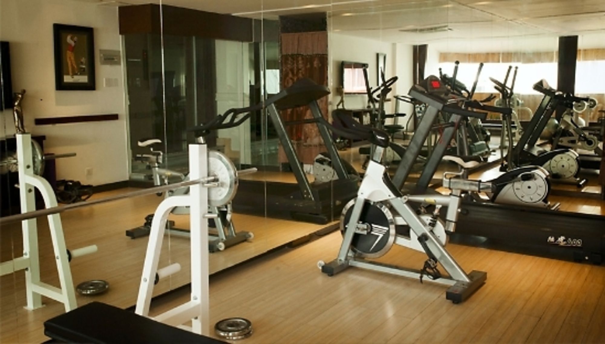 Фото California Saigon Hotel & Rooftop Pool