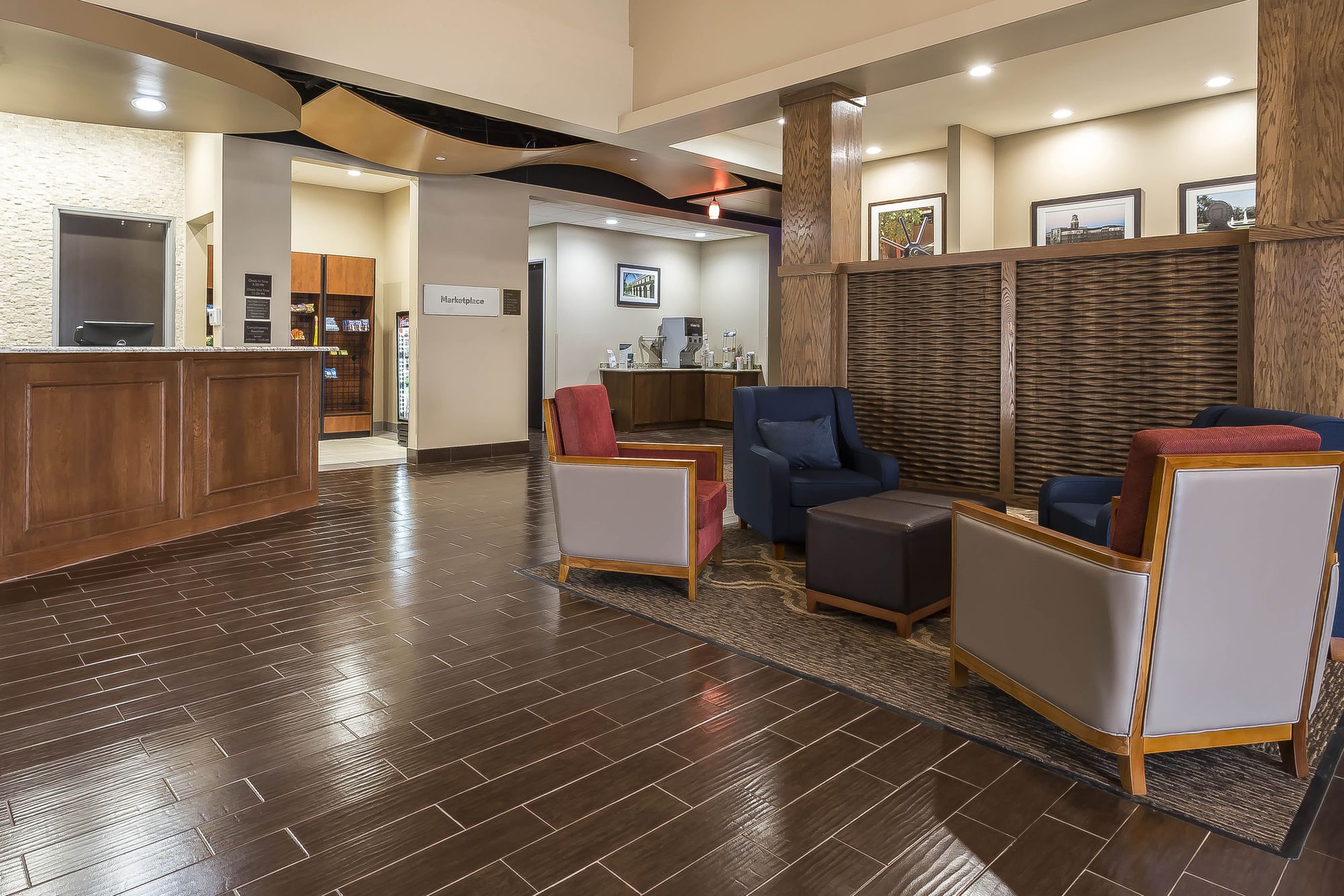 Фото Comfort Suites University