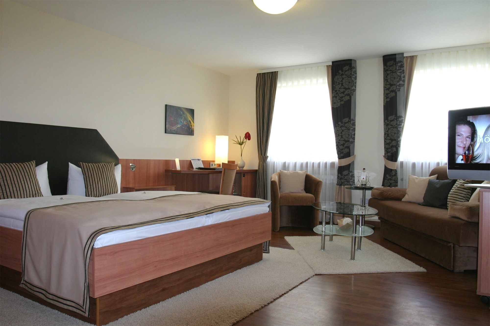 Фото отеля 2