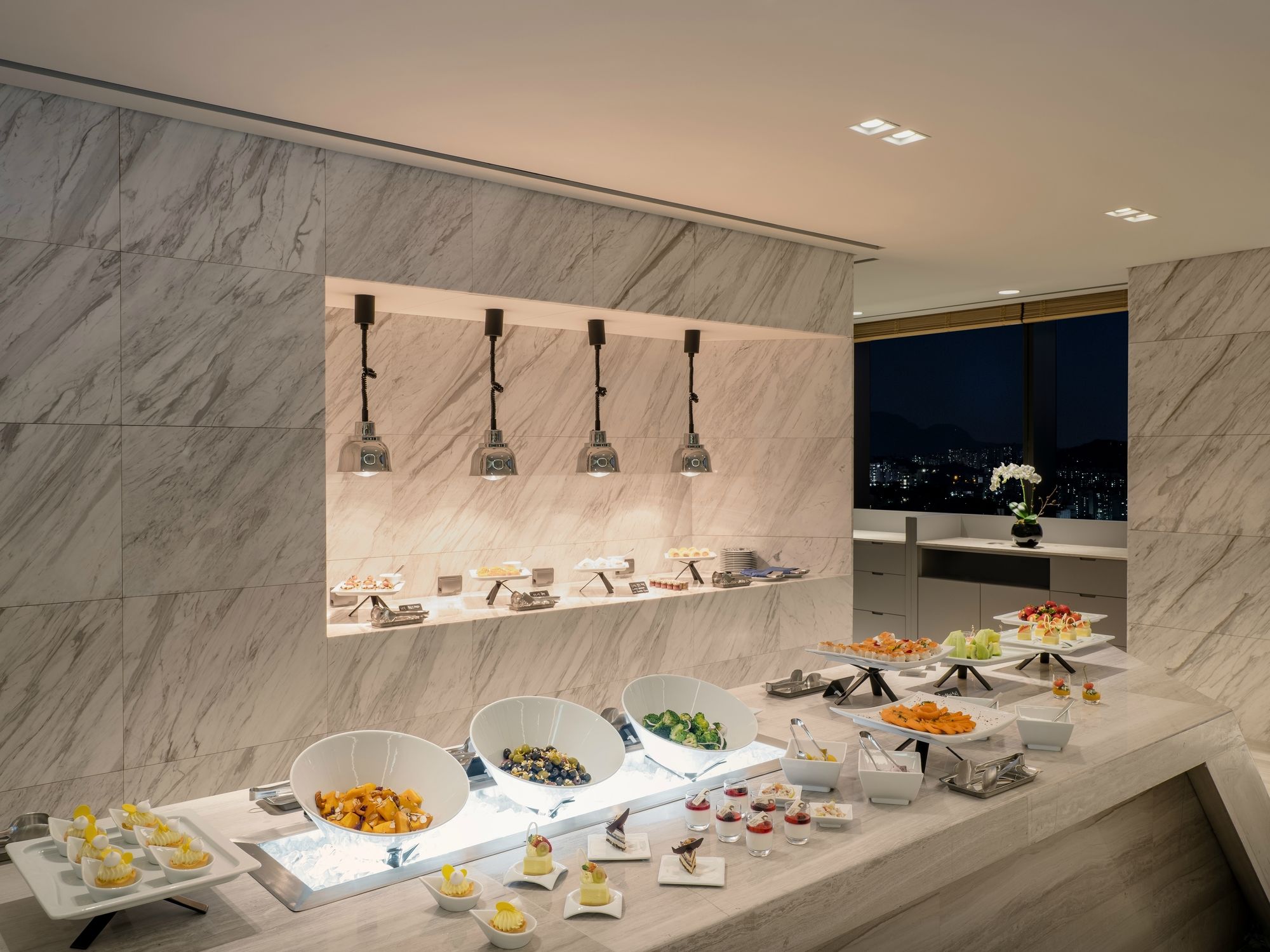 Фото Novotel Suites Ambassador Seoul Yongsan - Seoul Dragon City