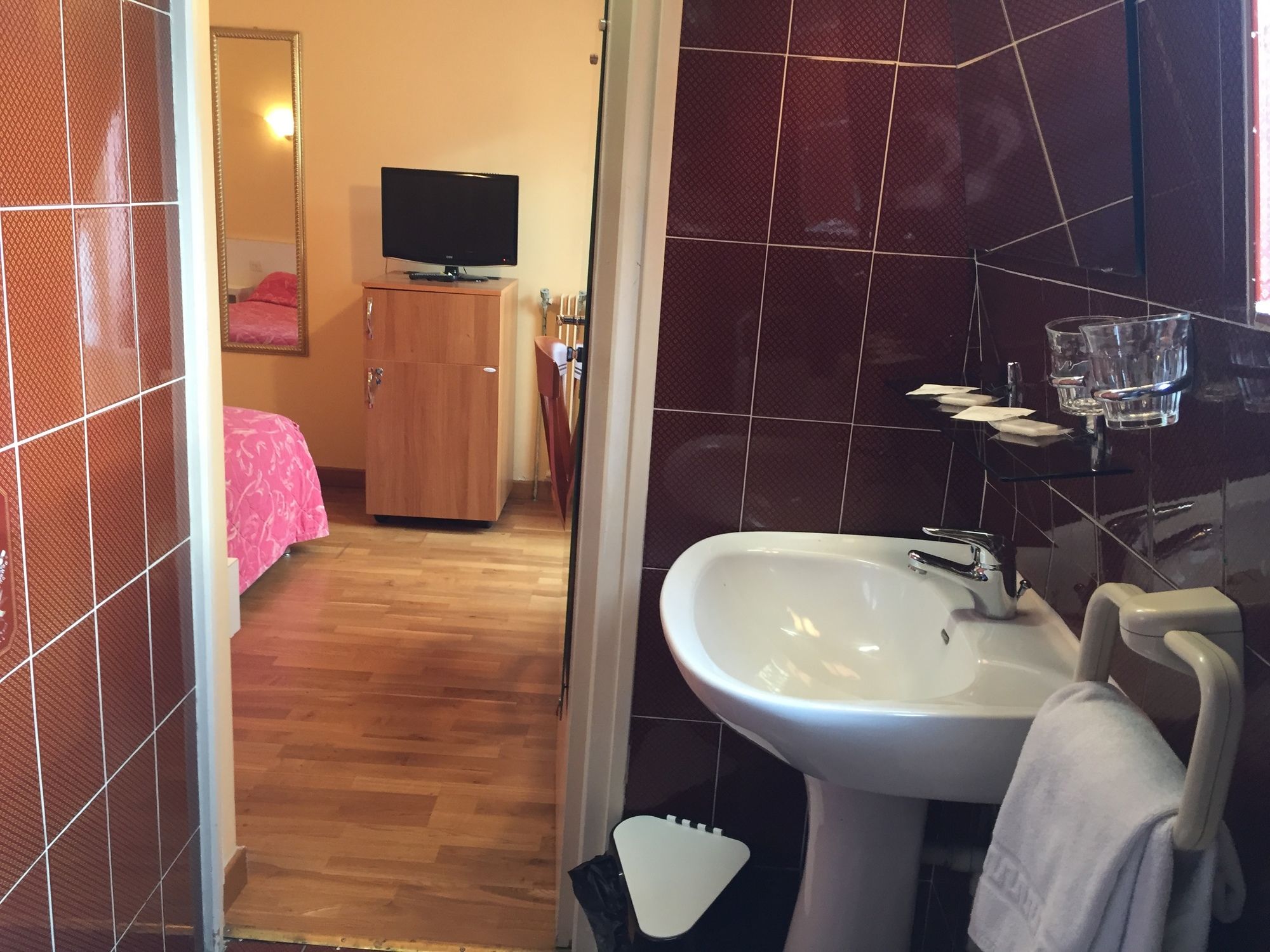 Фото Hôtel des Pyrénées