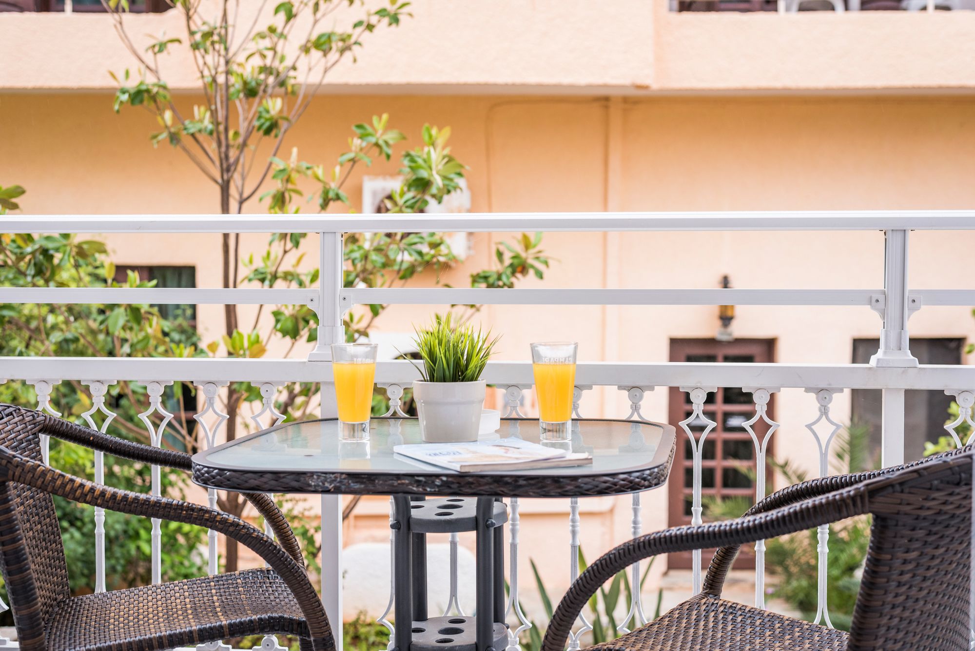 Фото Irini Stalos Apartments