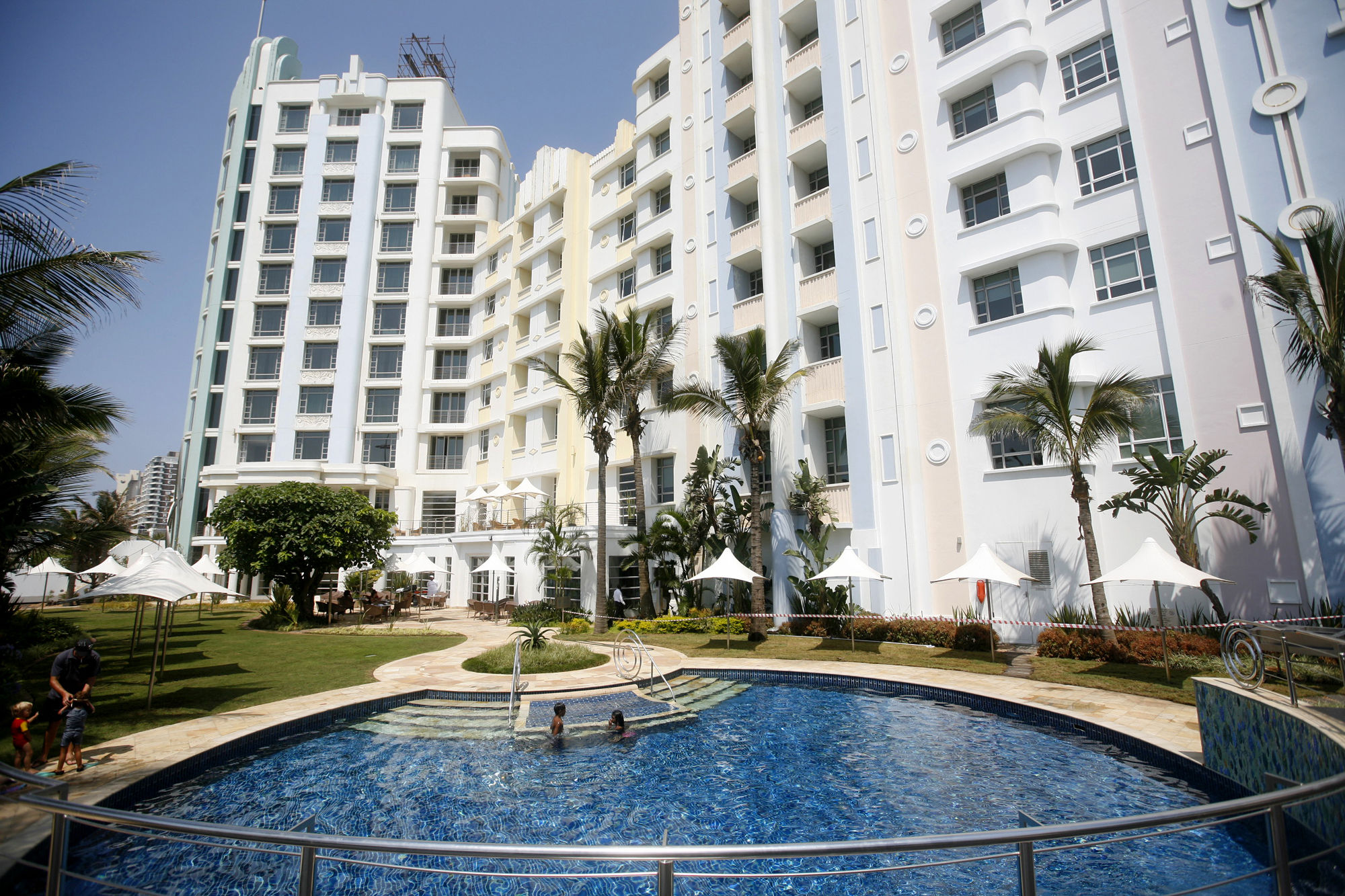 Фото Suncoast Hotel & Towers 