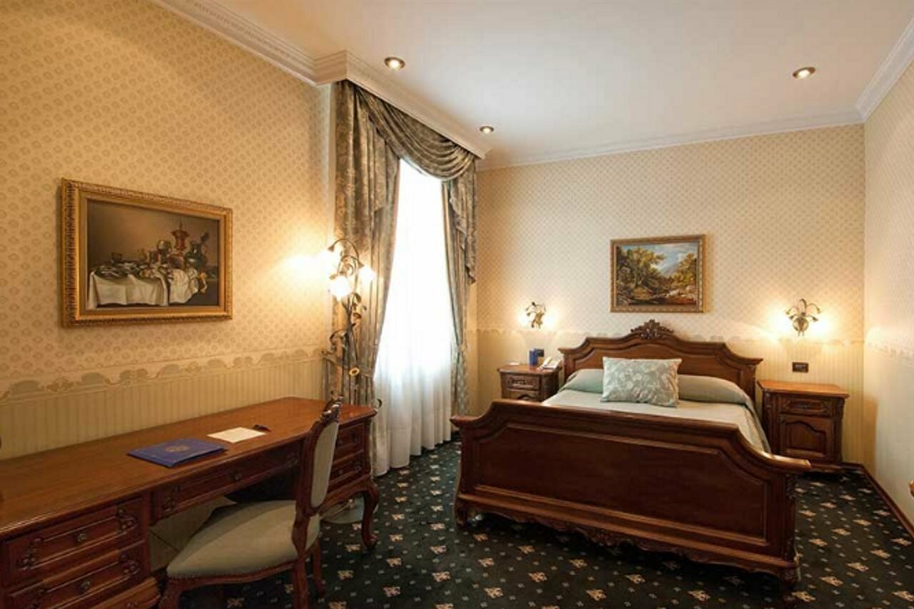 Фото Grand Hotel London