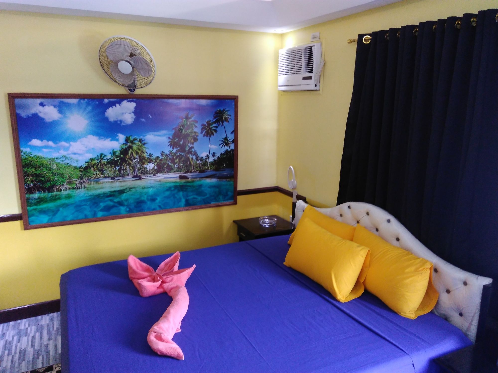 Фото Mango's Beachfront Resort