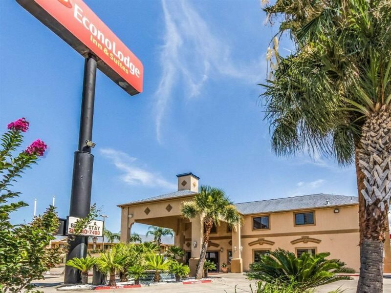 Фото Econo Lodge Inn & Suites Corpus Christi