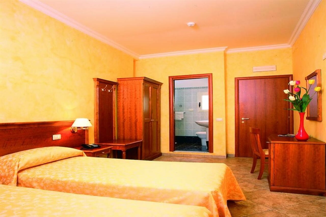 Фото Hotel Kriss