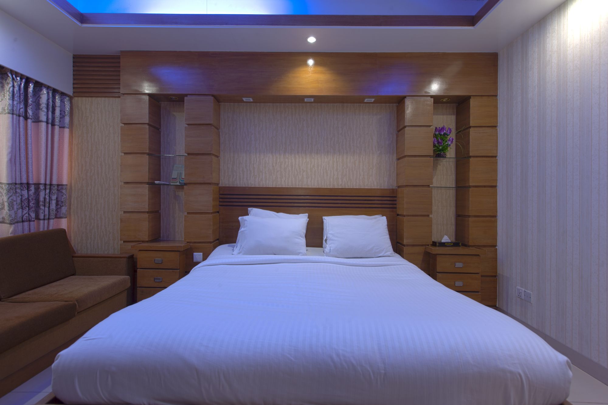 Фото Neeshorgo Hotel And Resort Ltd