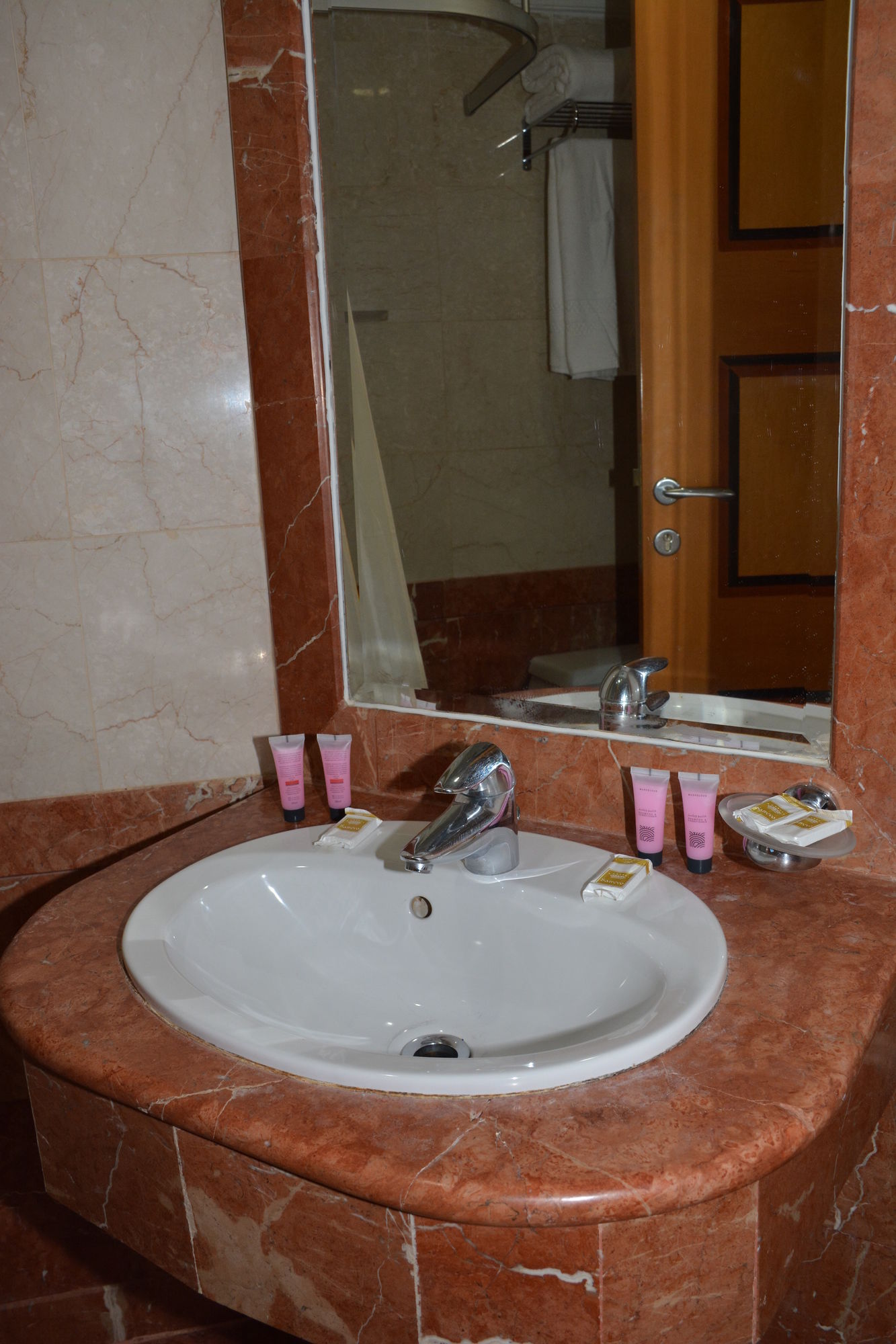 Фото Nour Al Thuria Hotel