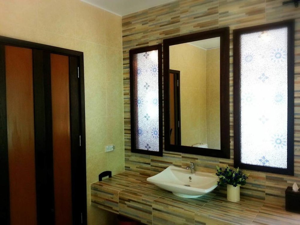 Фото Phi Phi Arboreal Resort