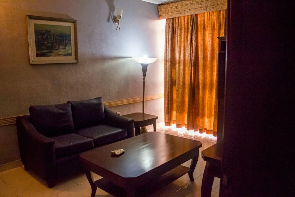 Фото Heritage House Square Hotel