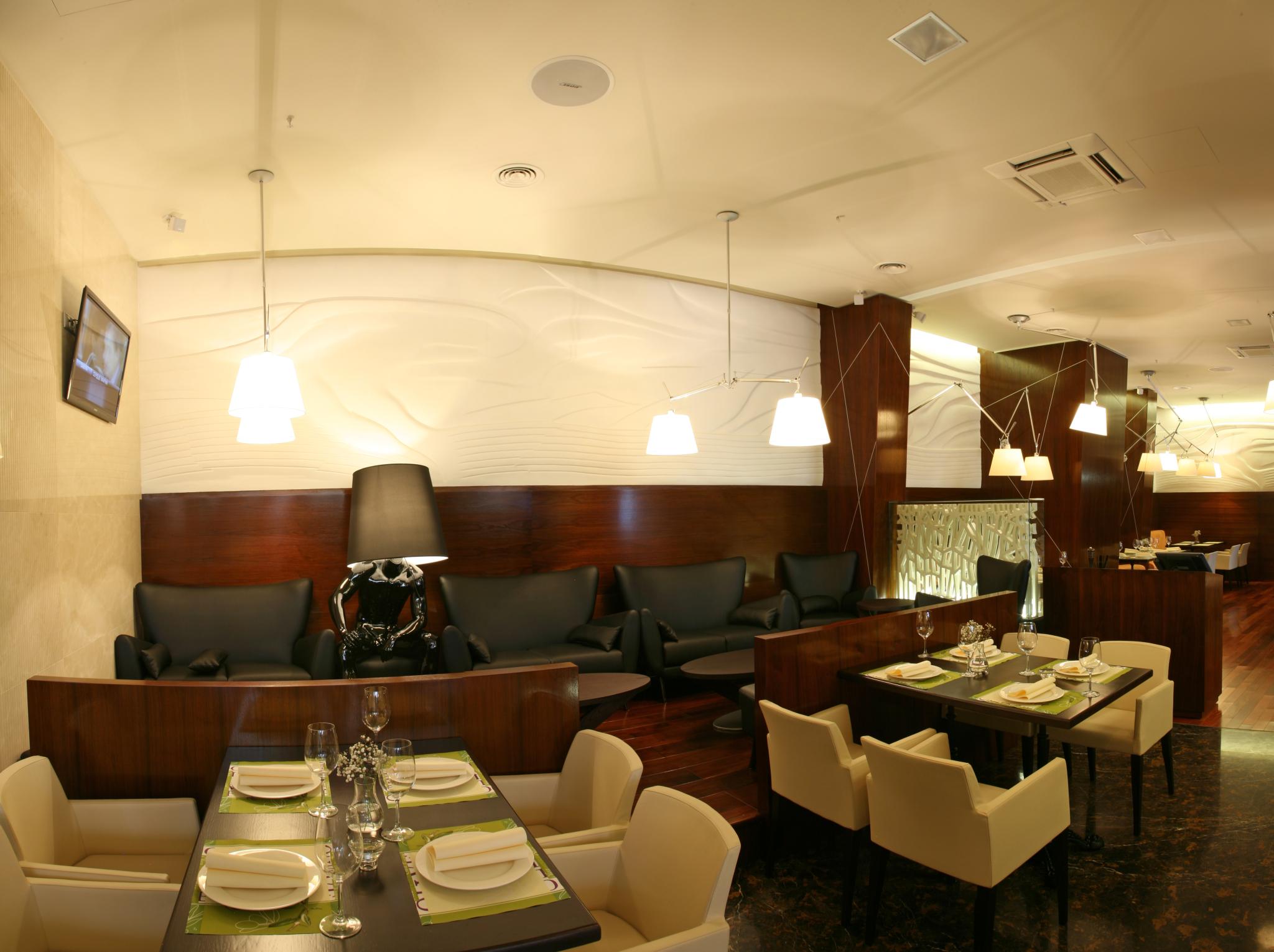 Фото East Gate Hotel