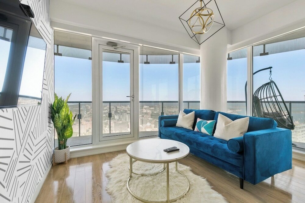 Фото Bonvoy Suites Eaton Centre