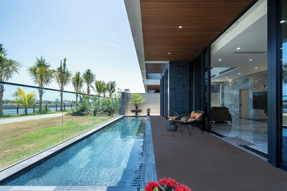 Фото Deluxe Riverfront Pool Villas Danang