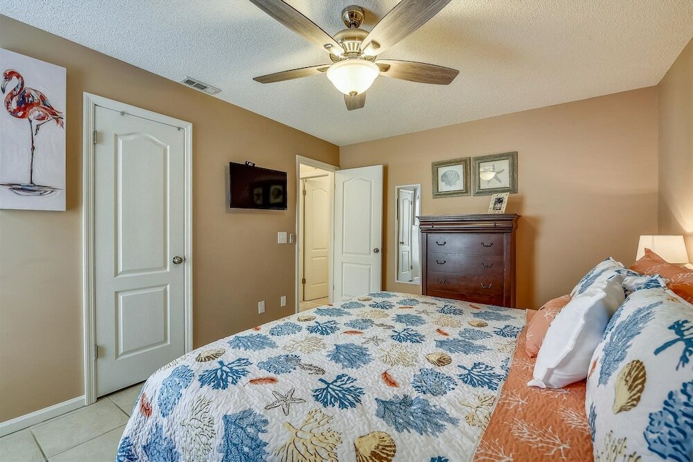 Фото Flip Flop Inn by Book That Condo