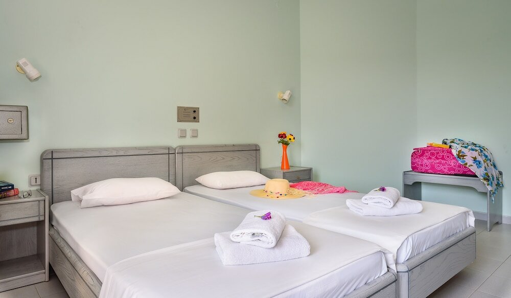 Фото Louladakis Apartments