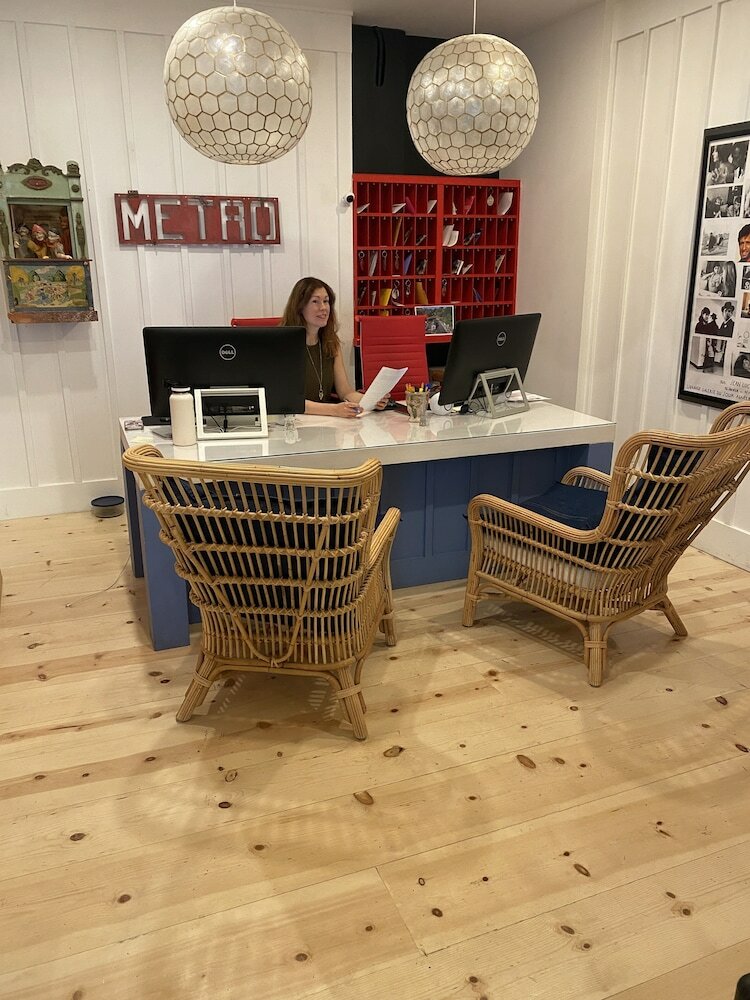 Фото Metro Hotel and Cafe