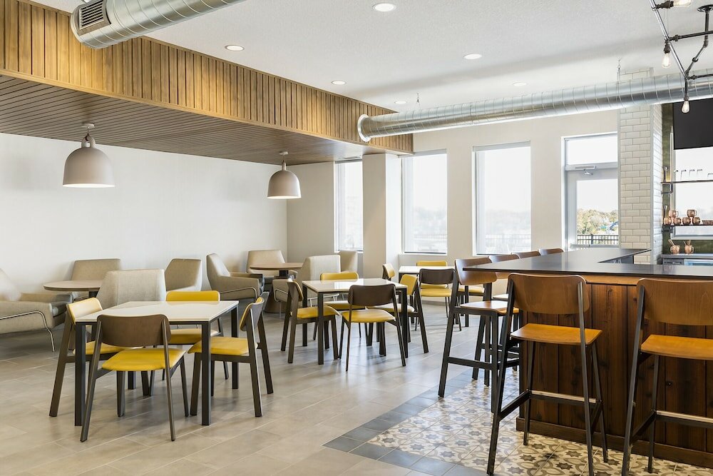 Фото Fairfield Inn & Suites by Marriott Des Moines Downtown