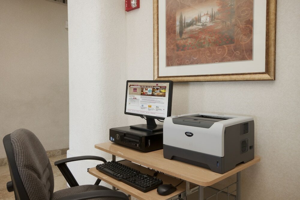 Фото Comfort Suites Peoria Sports Complex