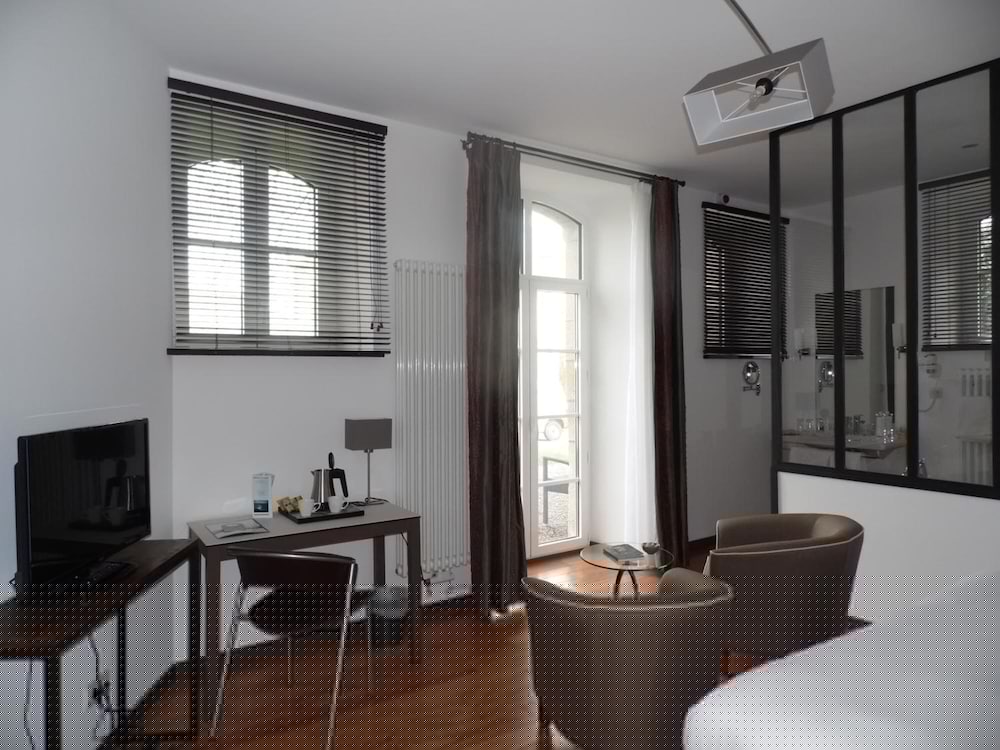 Фото Clos de Vallombreuse, The Originals Relais