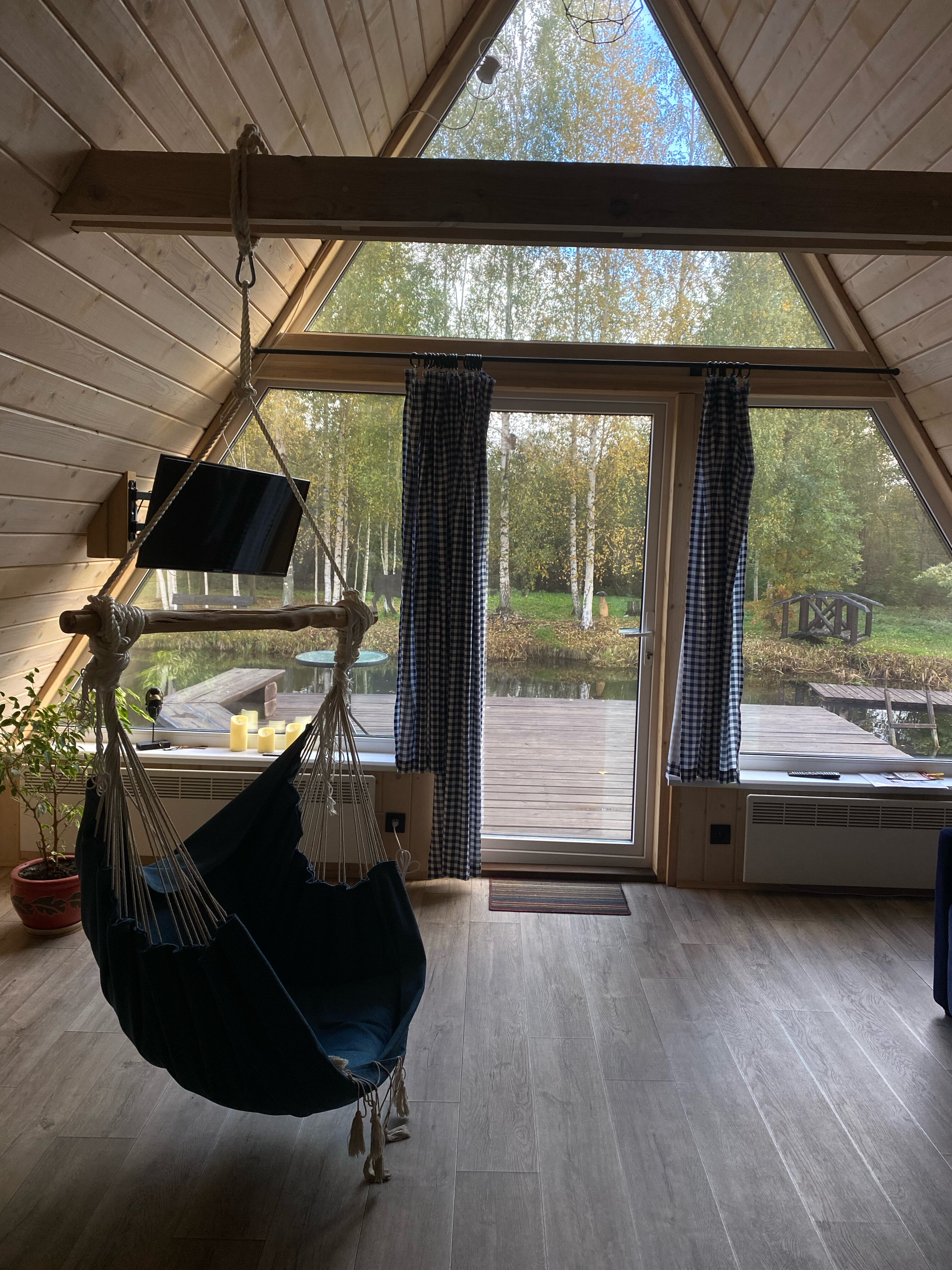 Фото Дом у пруда