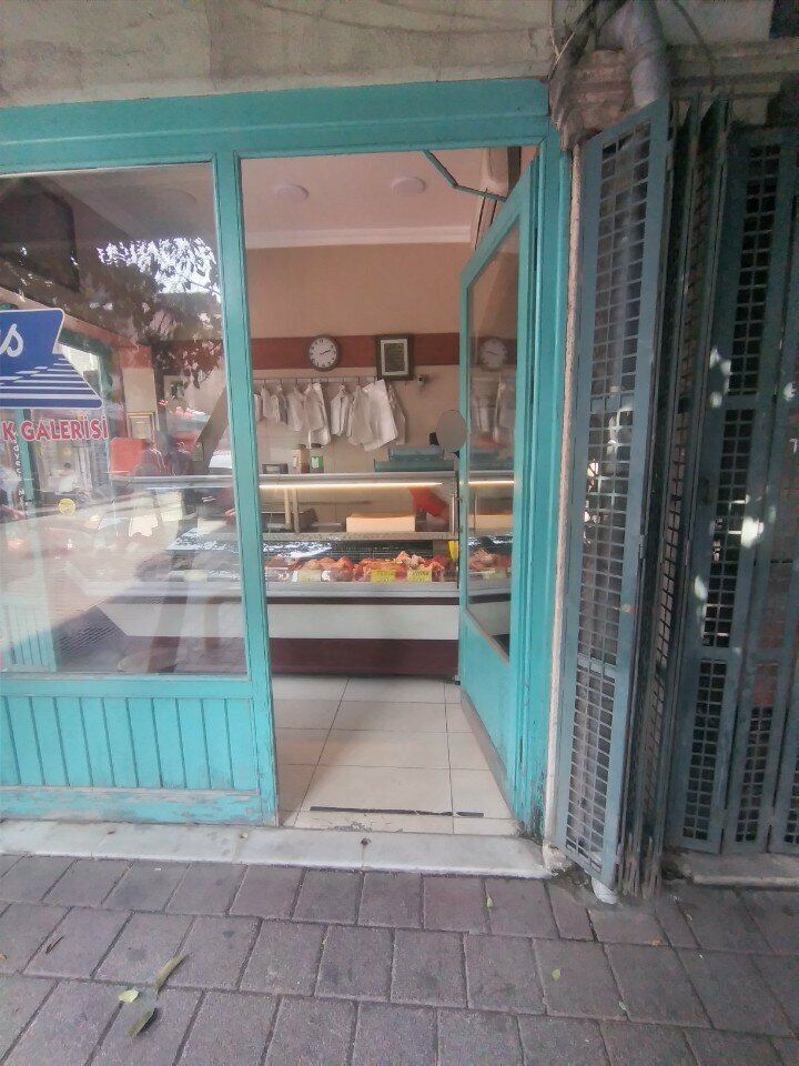 Tienda de carnes, embutidos Elmas Meat and Chicken Gallery, , foto