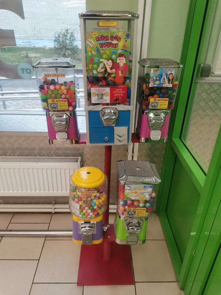 Vending machine Global Gumball, Pskov, photo