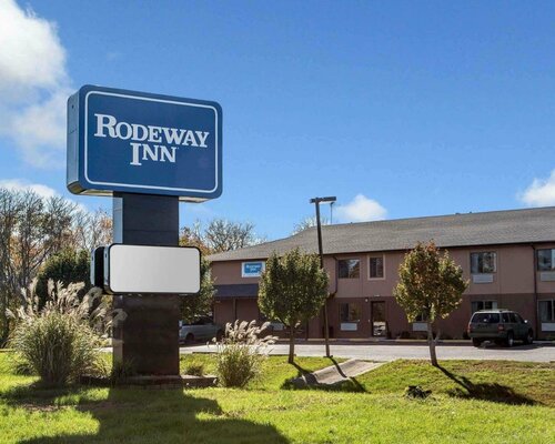 Гостиница Rodeway Inn & Suites