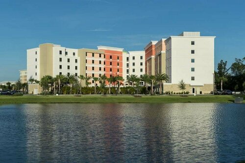 Гостиница Hampton Inn & Suites Cape Canaveral Cruise Port