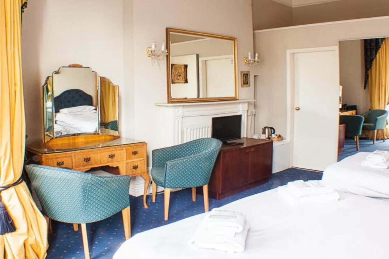 Фото The Queensbury Hotel