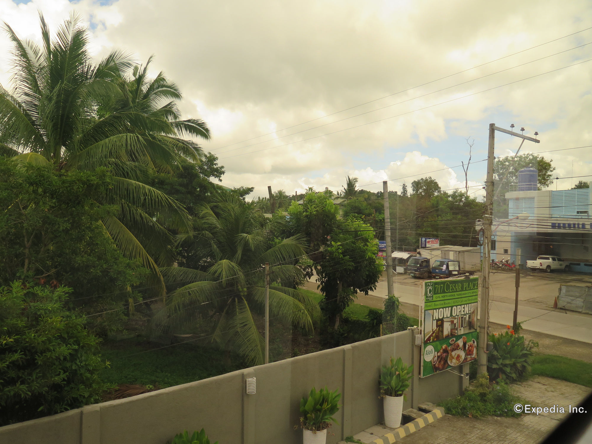 Фото 717 Cesar Place Hotel