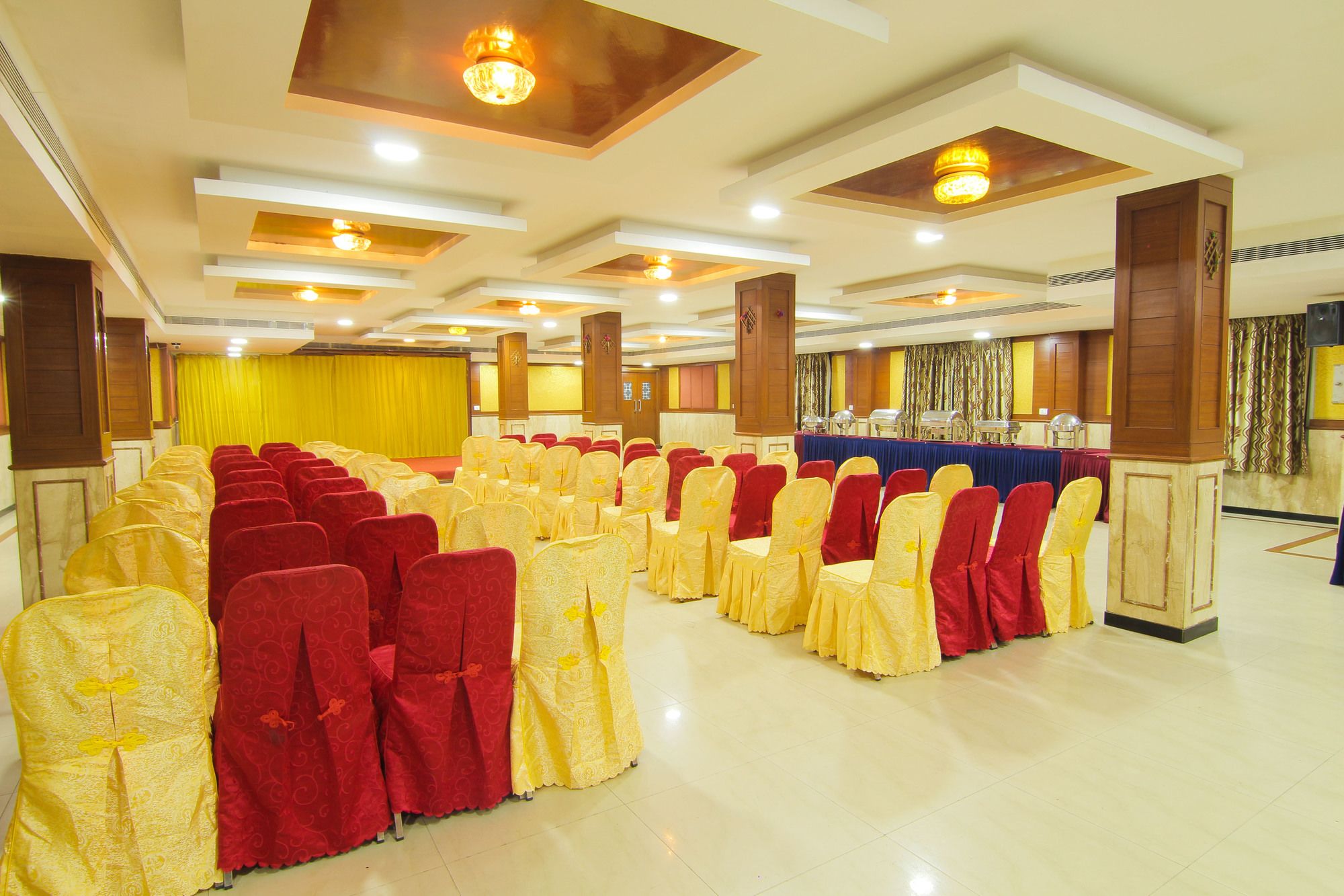 Фото Maple Tree Hotels