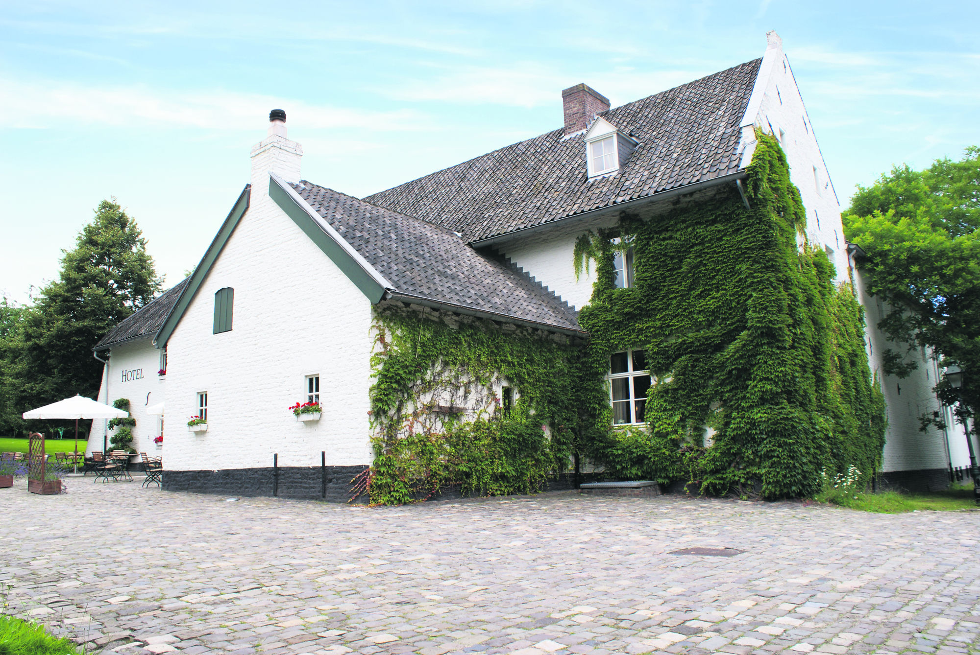 Фото Fletcher Hotel-Restaurant Kasteel Erenstein