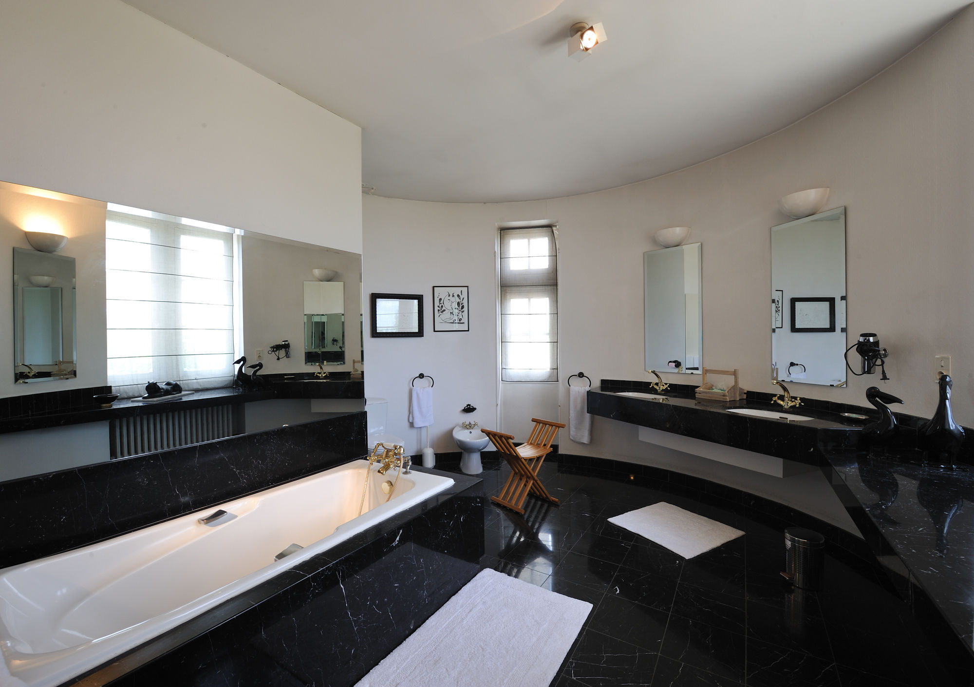 Фото Château Pape Clément - Bernard Magrez Luxury Wine Experience