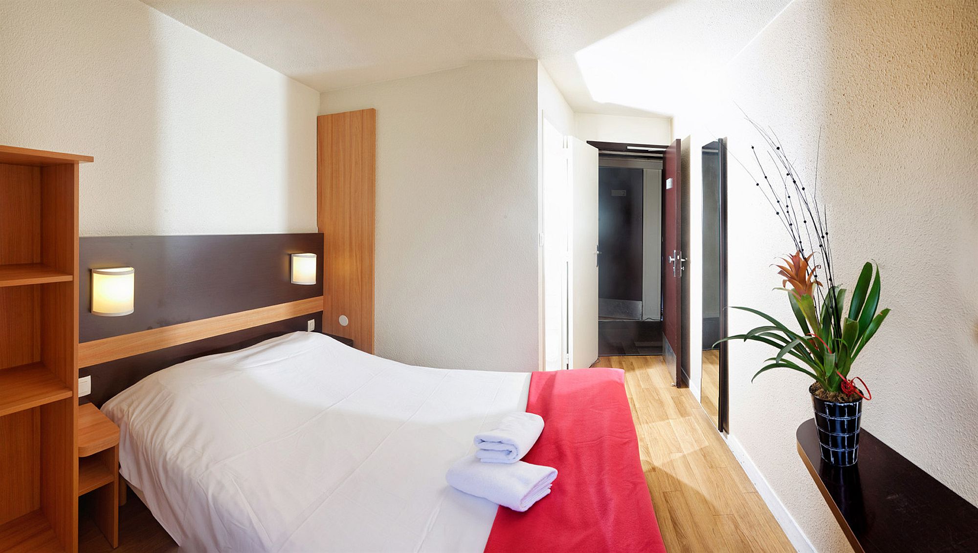 Фото Hôtel Inn Design Chartres Resto Novo