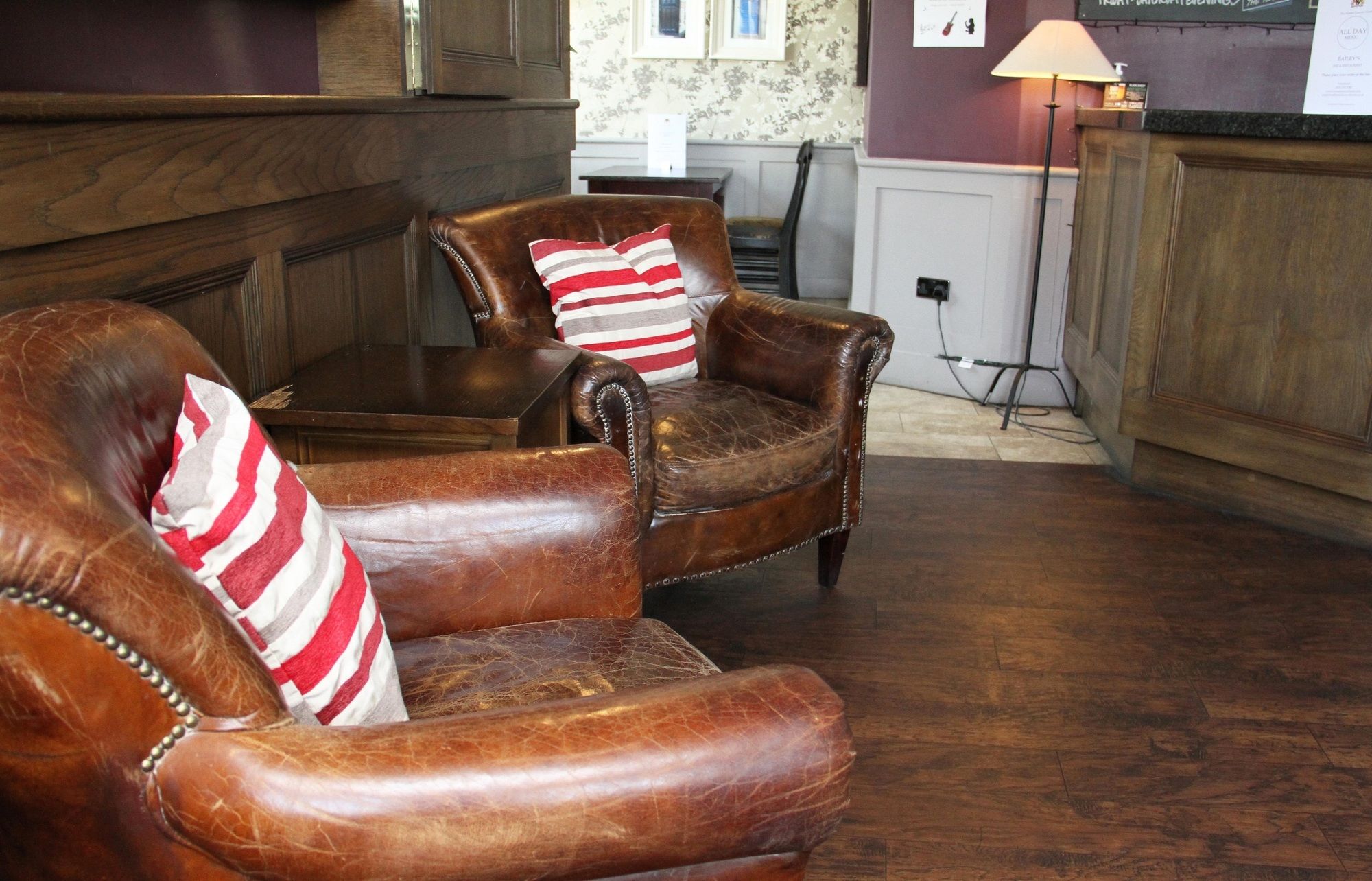 Фото Honest Lawyer Hotel