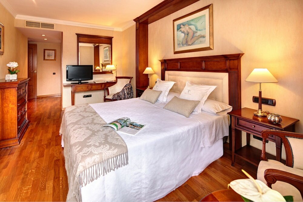 Фото Aparthotel Hispanos 7 Suiza