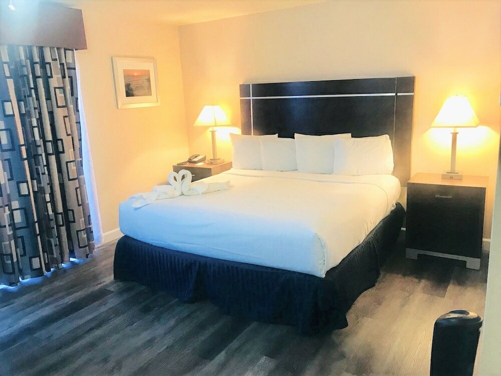 Фото Coastal Breeze Inn