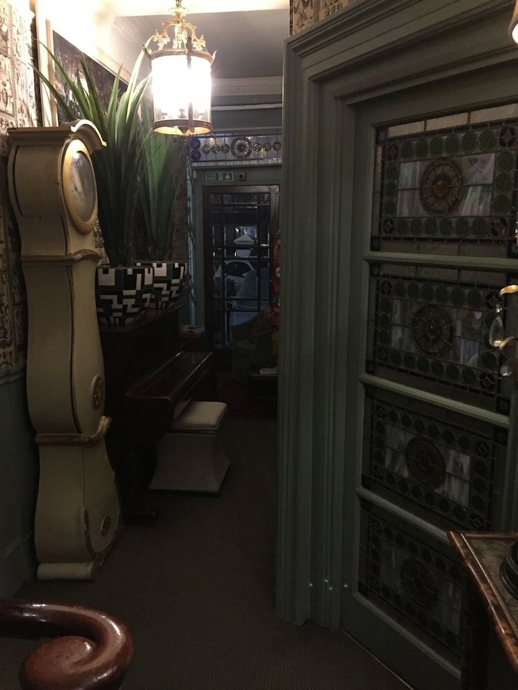 Фото The Pavilion Hotel