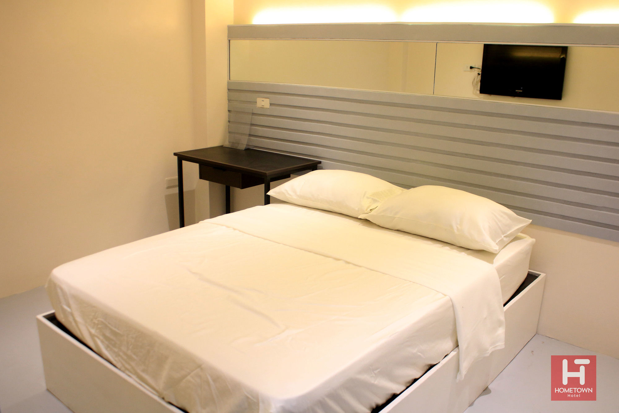Фото Hometown Hotel Bacolod - Lacson