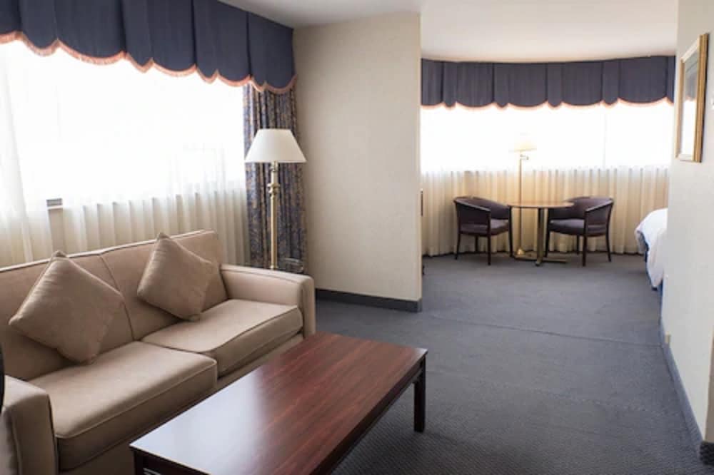 Фото The Roehampton Hotel