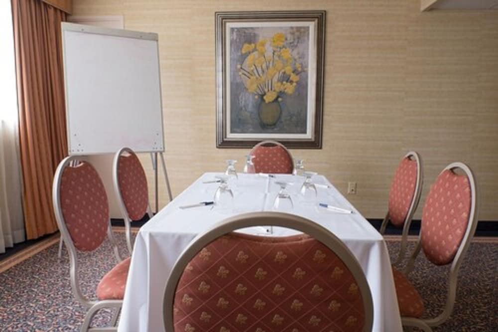 Фото The Roehampton Hotel