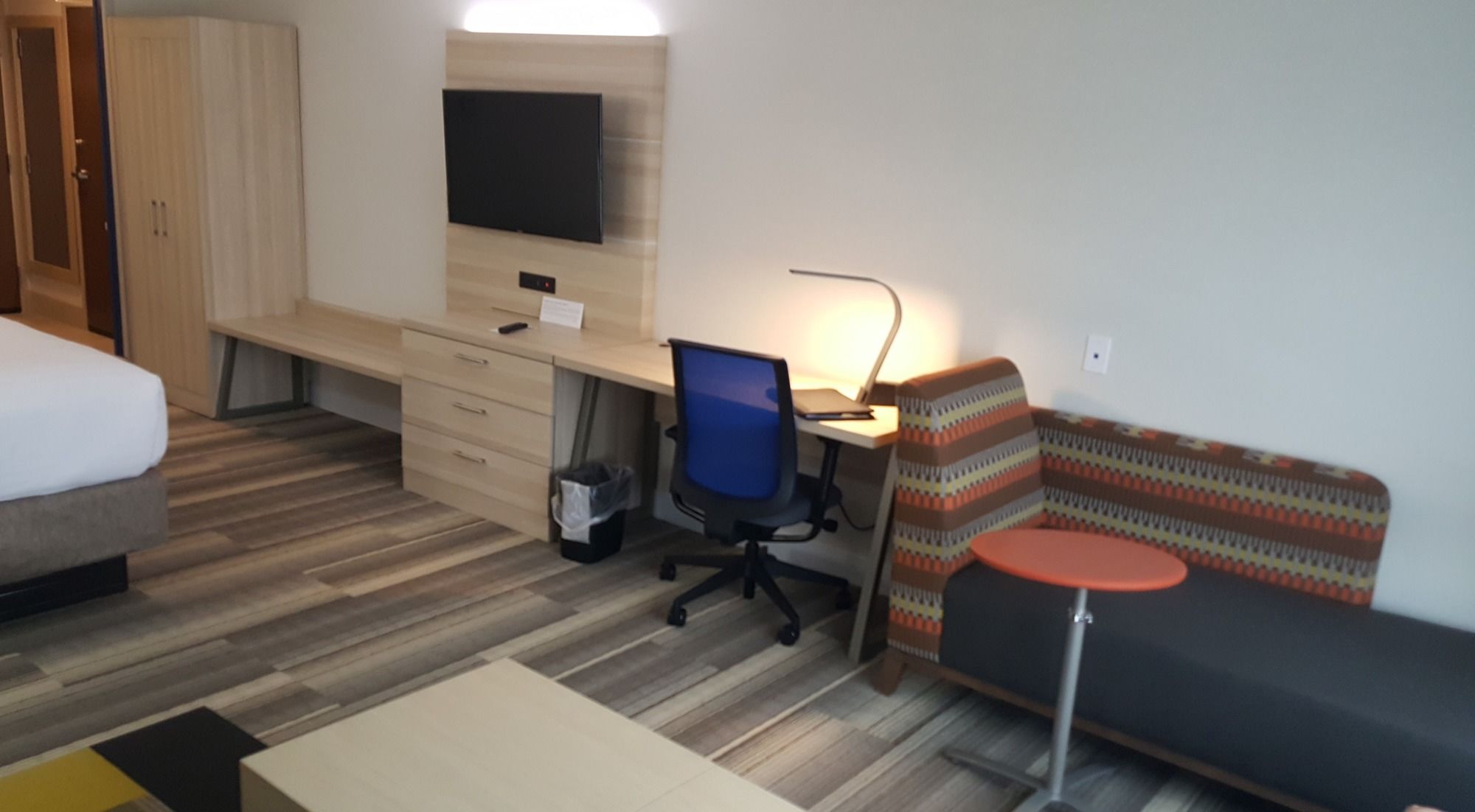 Фото Holiday Inn Express & Suites Toledo West, an Ihg Hotel