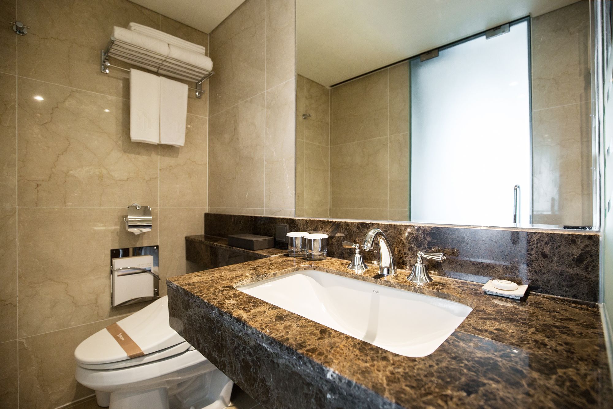 Фото Shin Shin Hotel Jeju Airport